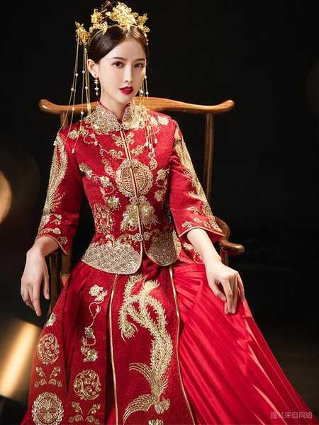 秀禾服、龍鳳褂，明星婚禮追捧的兩種婚服，你喜歡哪個(gè)？