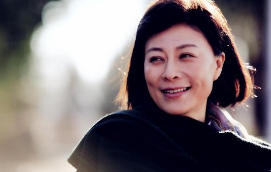 岳紅的前老公是張嘉譯嗎？張嘉譯結(jié)過幾次婚？