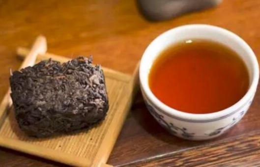 睡前喝黑茶助眠還是損害睡眠 喝黑茶不會(huì)引起失眠