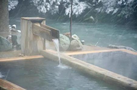 日本百年溫泉旅館被曝半年不換水  溫泉水中的軍團(tuán)菌超標(biāo)3700倍