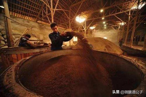開一個(gè)小酒坊投入多少（解密在農(nóng)村開一家釀酒作坊的成本）