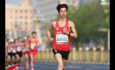 中國快遞員將參加巴黎奧運(yùn)會比賽 小哥將試腳馬拉松大眾組